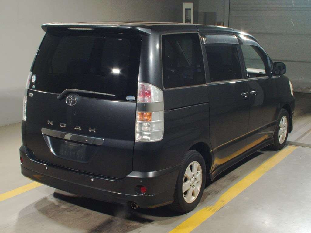 2003 Toyota Noah AZR60G[1]