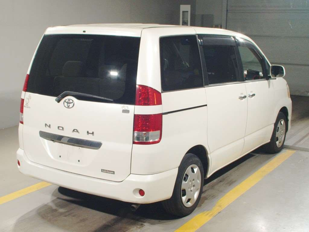 2007 Toyota Noah AZR60G[1]