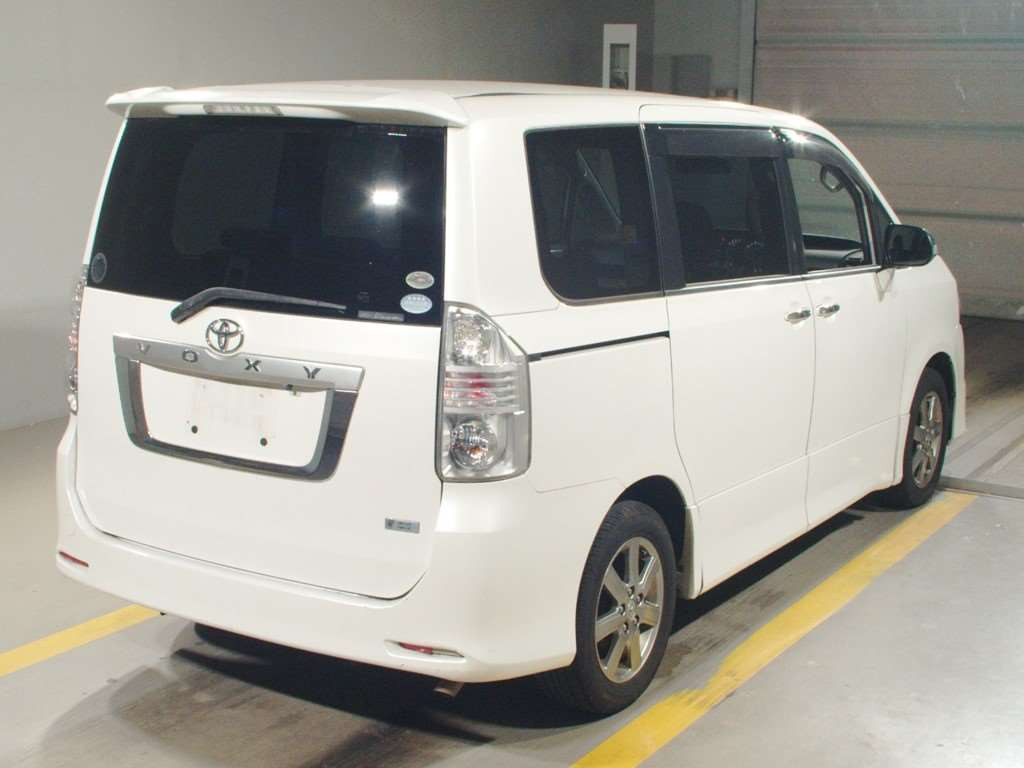 2009 Toyota Voxy ZRR70W[1]