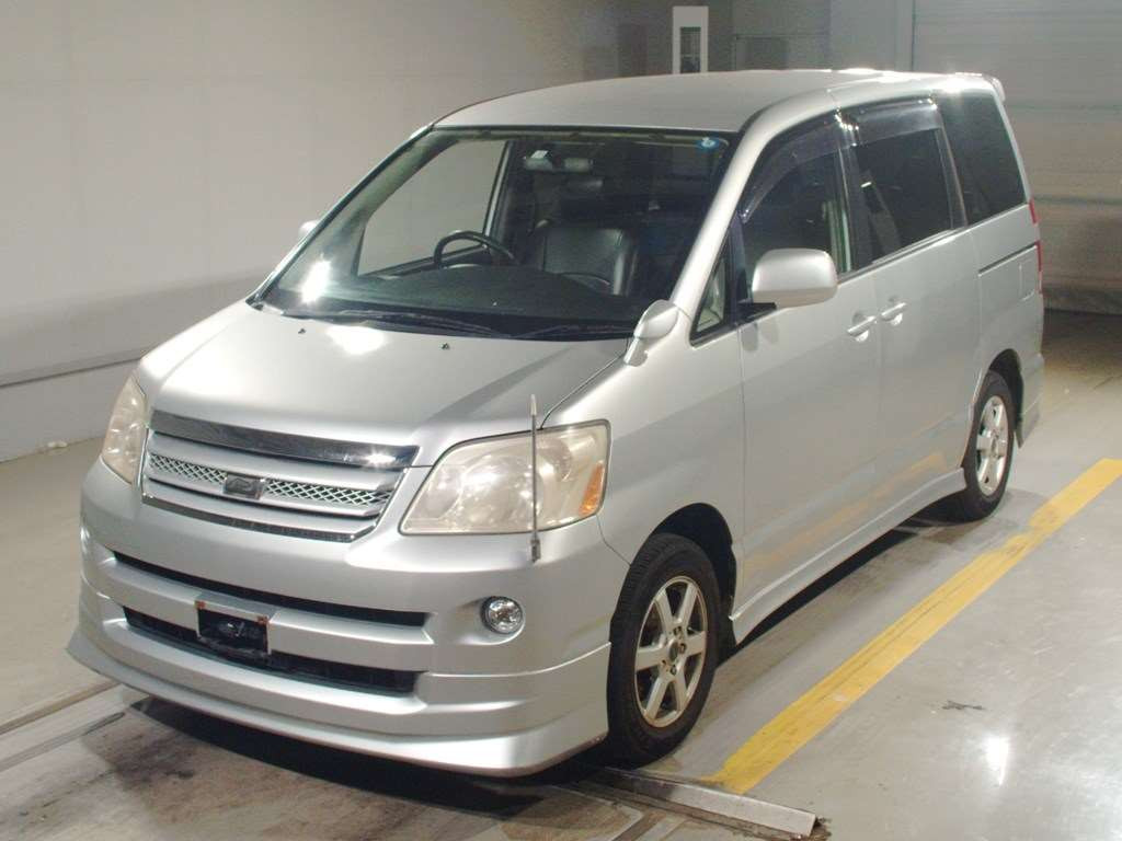 2005 Toyota Noah AZR60G[0]