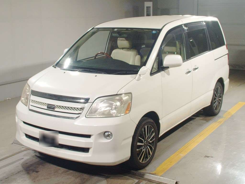 2005 Toyota Noah AZR60G[0]