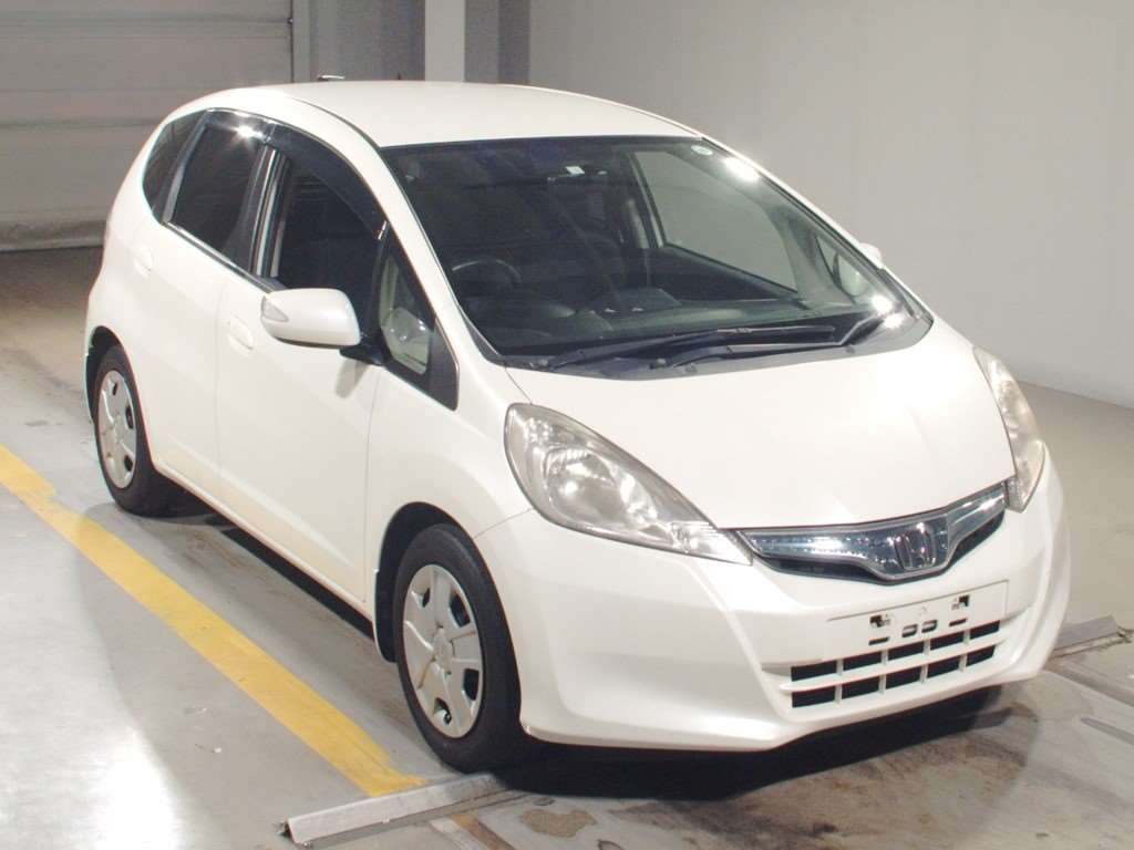 2012 Honda Fit Hybrid GP1[2]