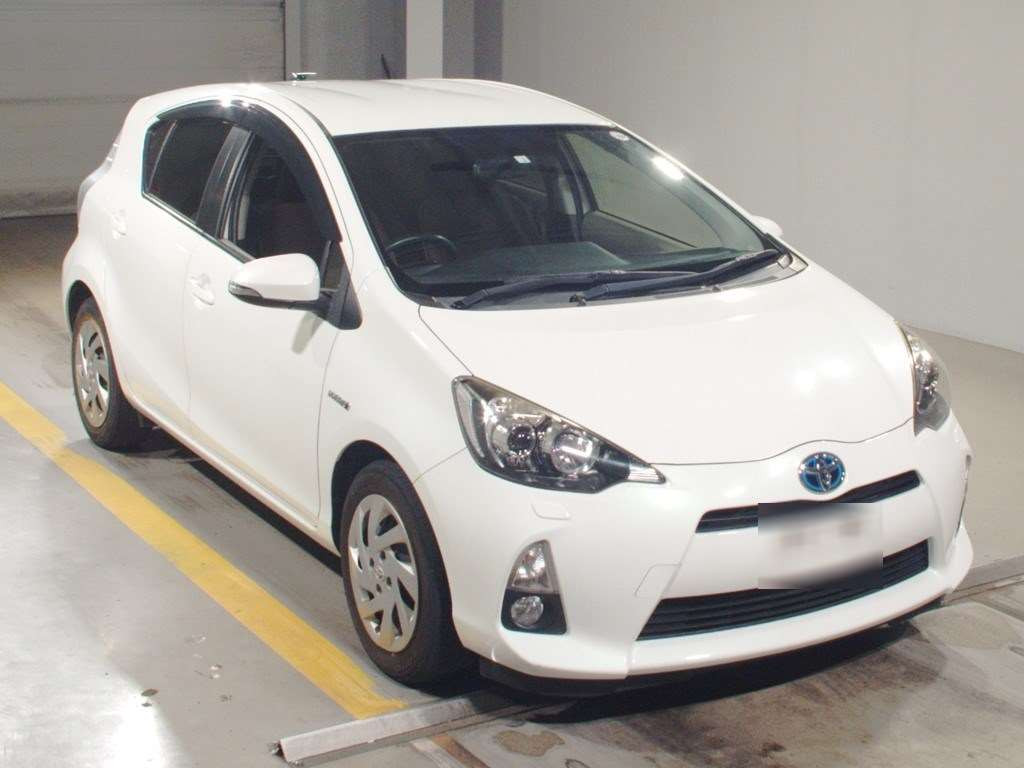 2014 Toyota Aqua NHP10[2]