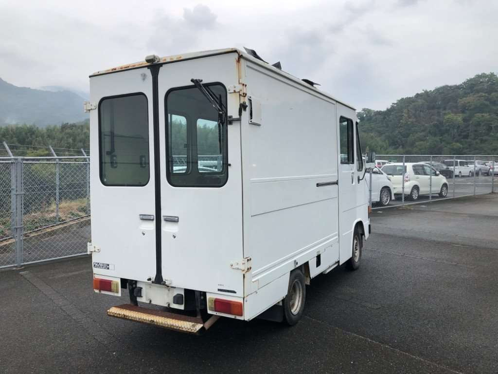 1999 Toyota Quick Delivery LH82K[1]