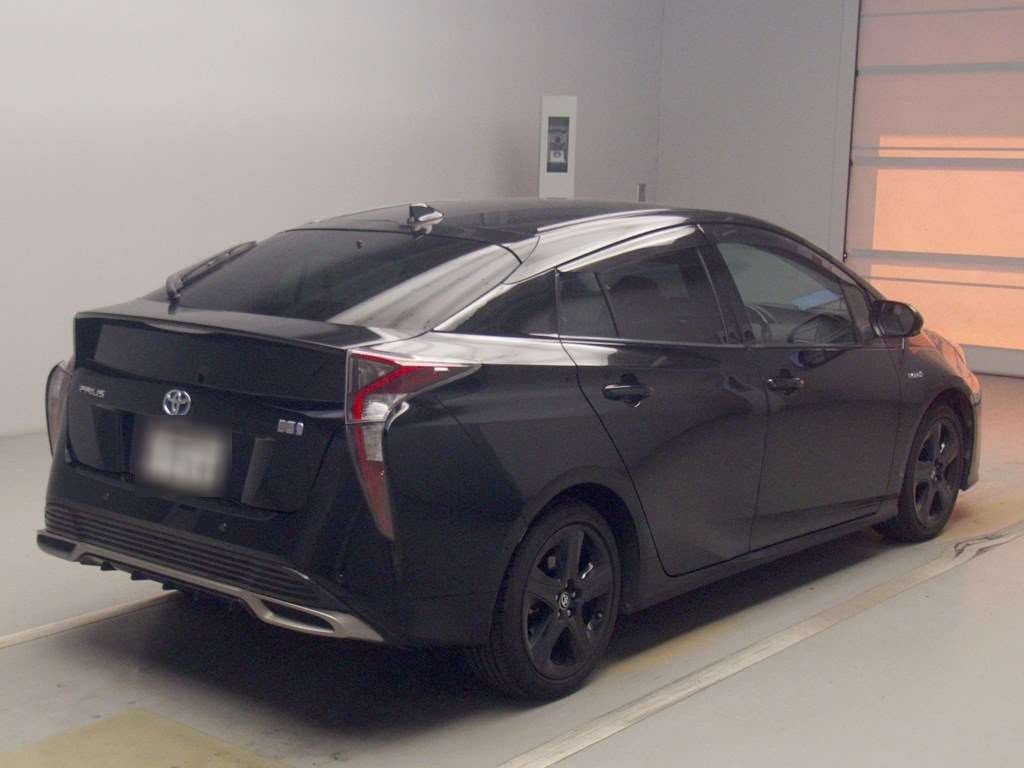 2017 Toyota Prius ZVW51[1]