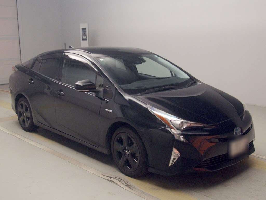 2017 Toyota Prius ZVW51[2]