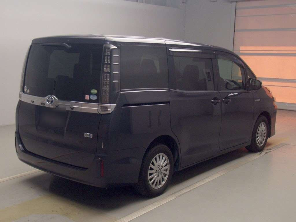 2014 Toyota Voxy ZWR80G[1]