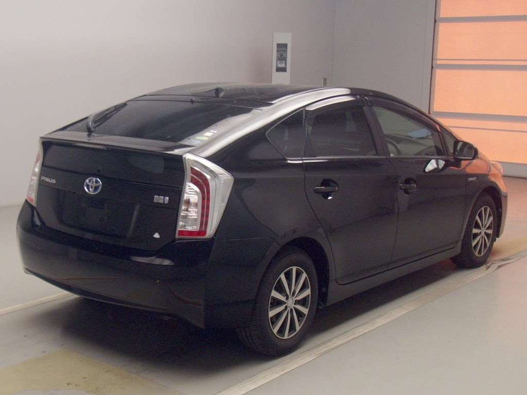 2013 Toyota Prius ZVW30[1]