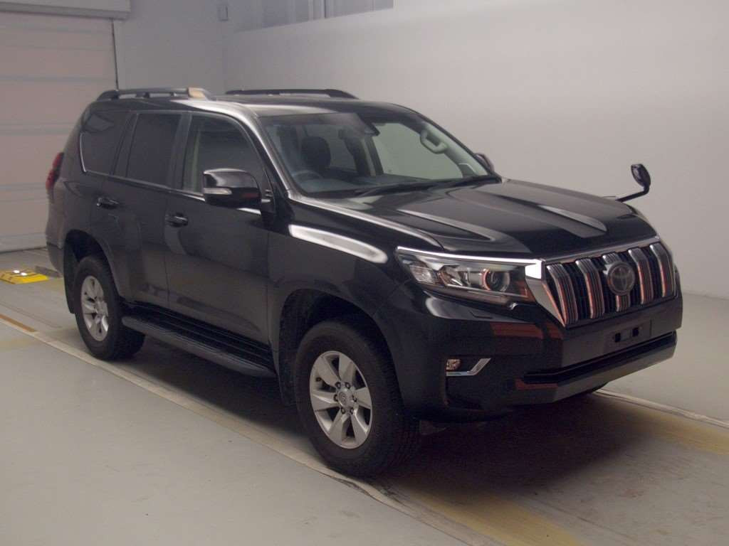 2017 Toyota Land Cruiser Prado TRJ150W[2]