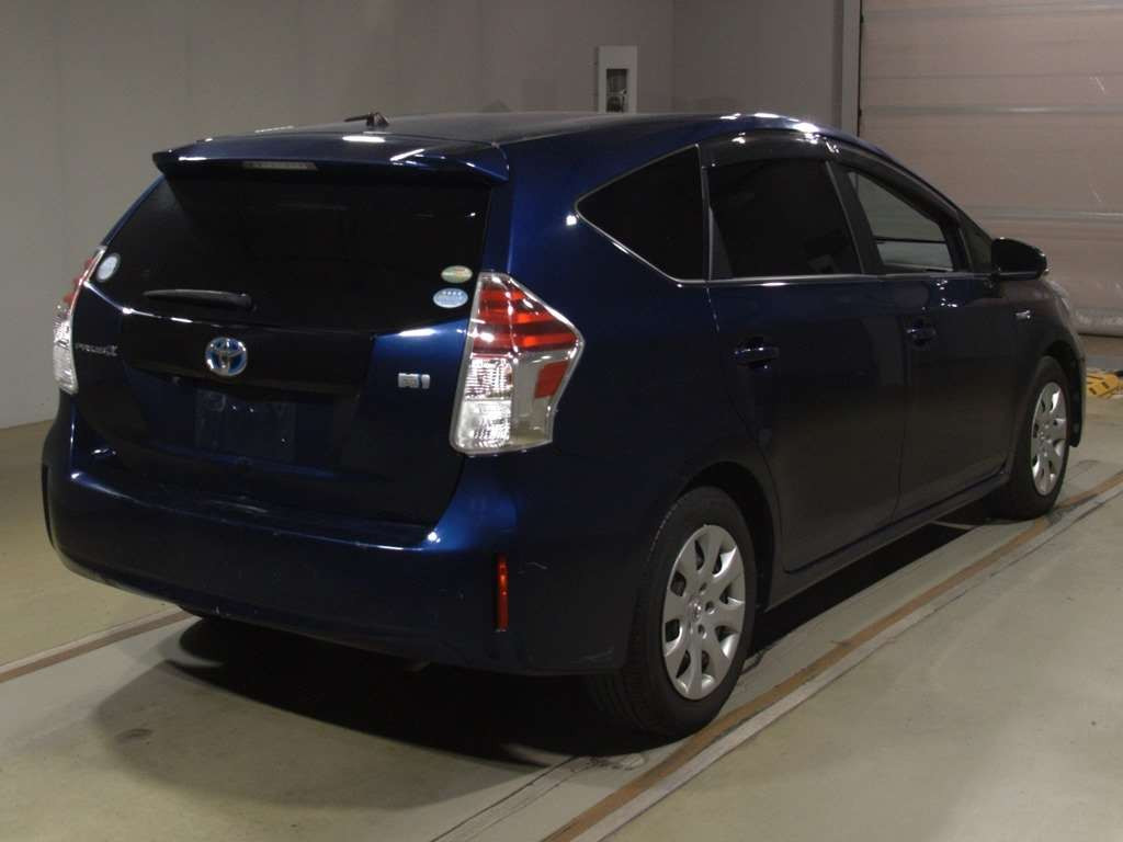 2017 Toyota Prius alpha ZVW41W[1]