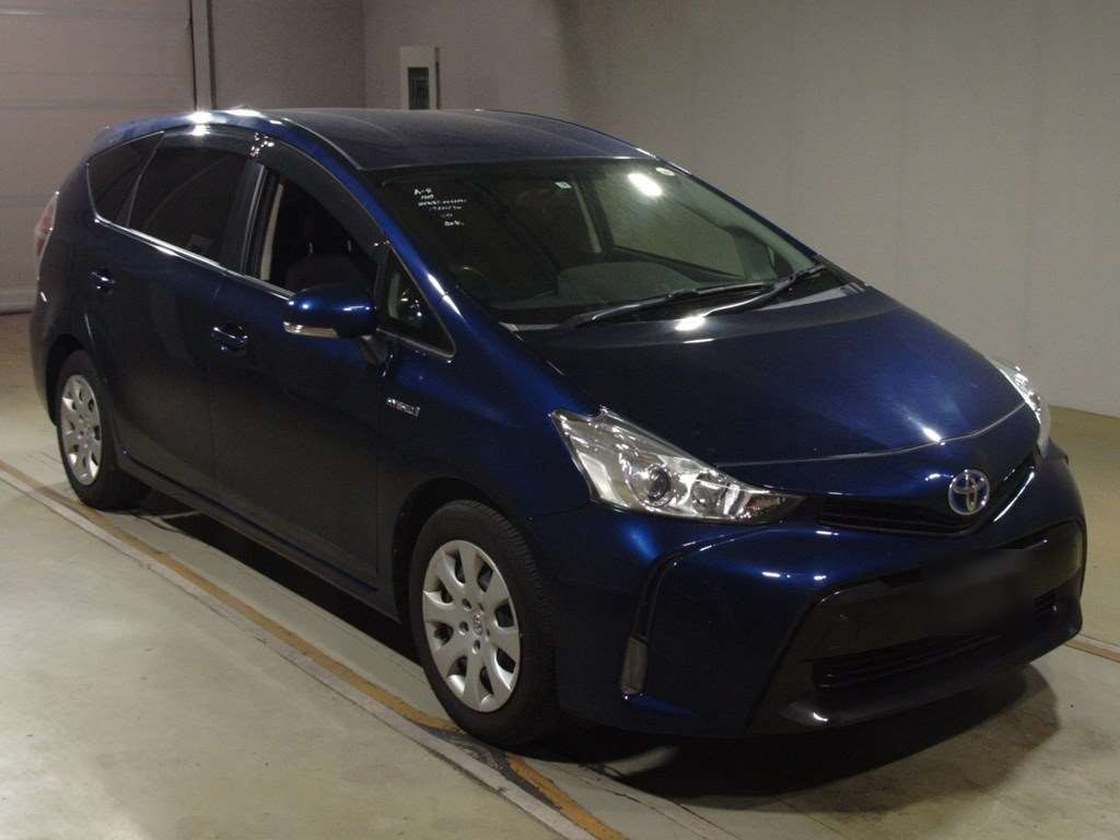 2017 Toyota Prius alpha ZVW41W[2]