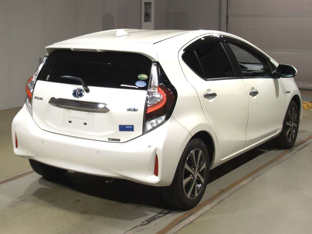 2019 Toyota Aqua NHP10[1]