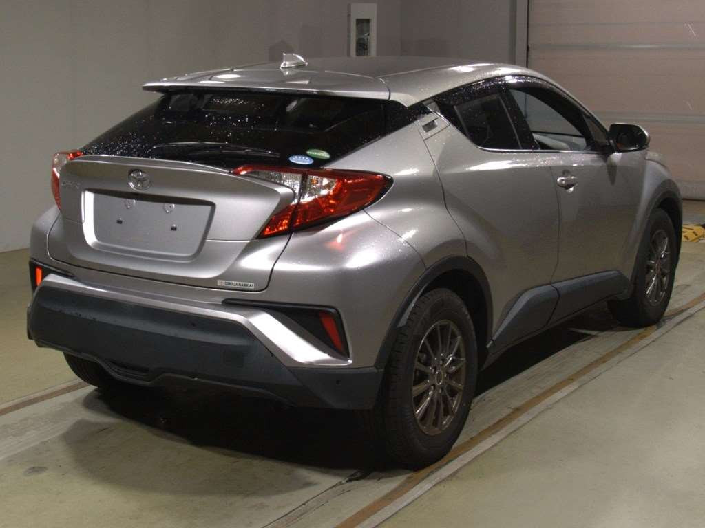 2017 Toyota C-HR NGX50[1]