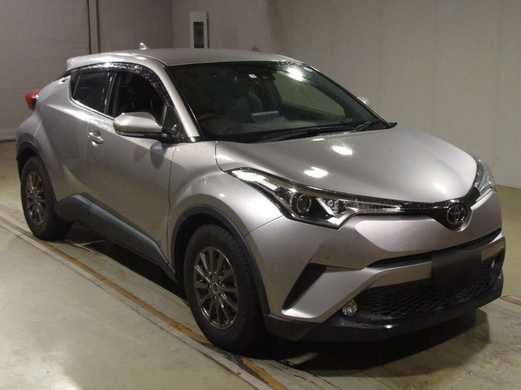 2017 Toyota C-HR NGX50[2]