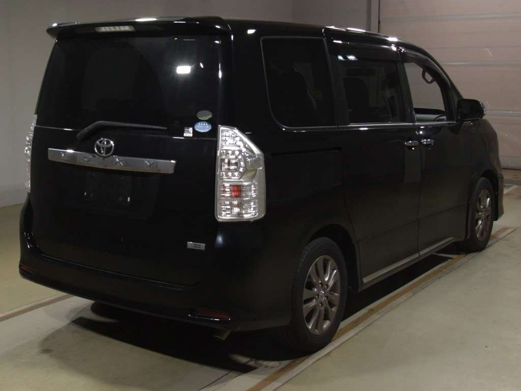 2013 Toyota Voxy ZRR70W[1]