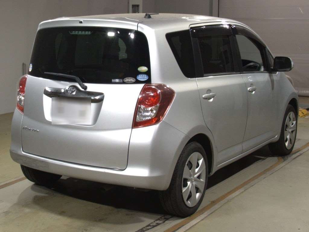 2009 Toyota Ractis SCP100[1]