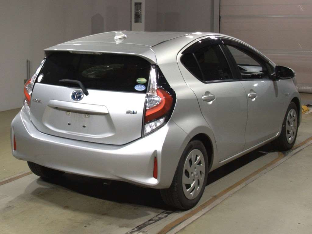 2018 Toyota Aqua NHP10[1]