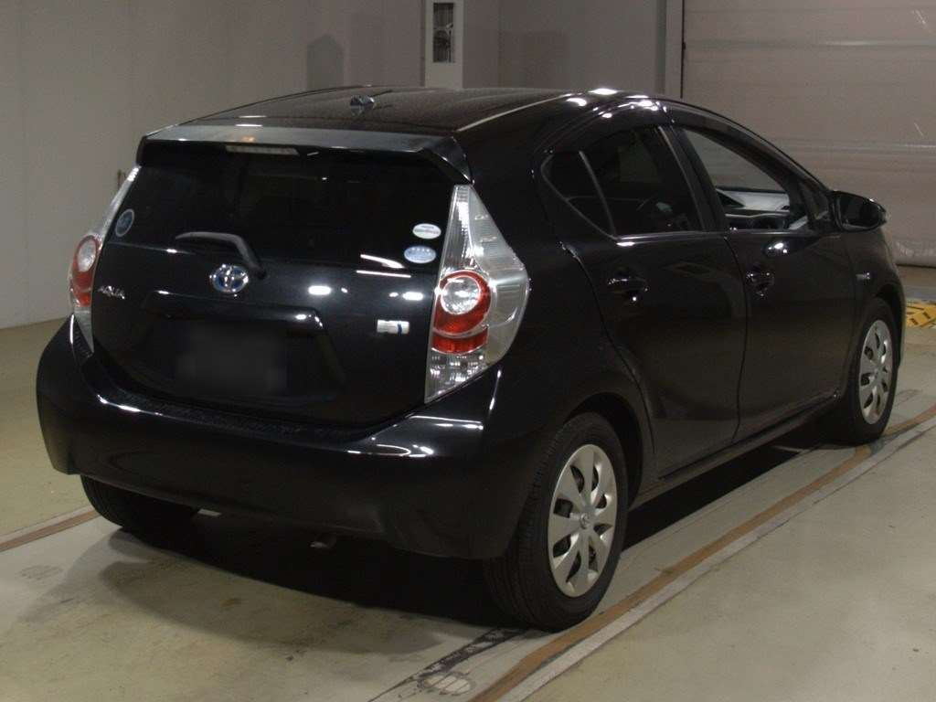 2012 Toyota Aqua NHP10[1]