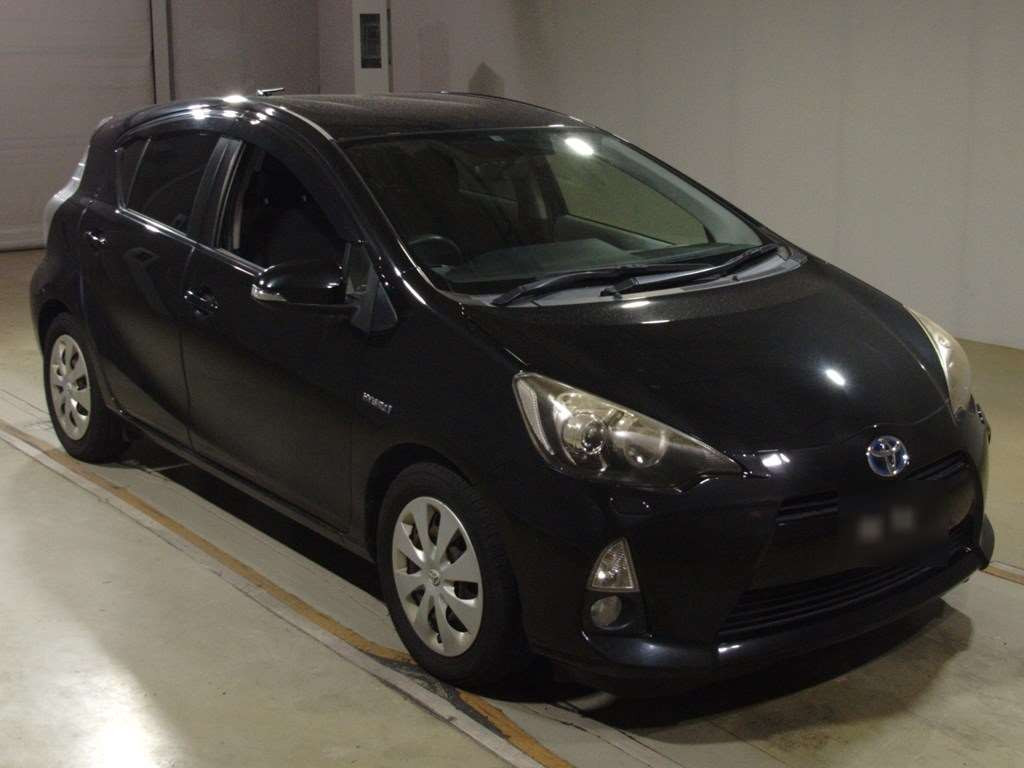 2012 Toyota Aqua NHP10[2]