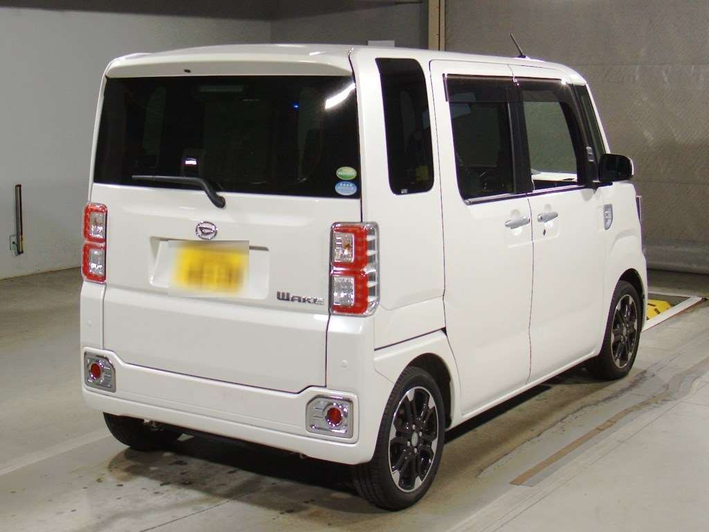 2017 Daihatsu Wake LA700S[1]