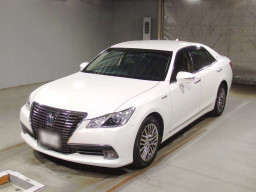 2015 Toyota Crown Hybrid