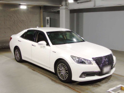 2015 Toyota Crown Hybrid