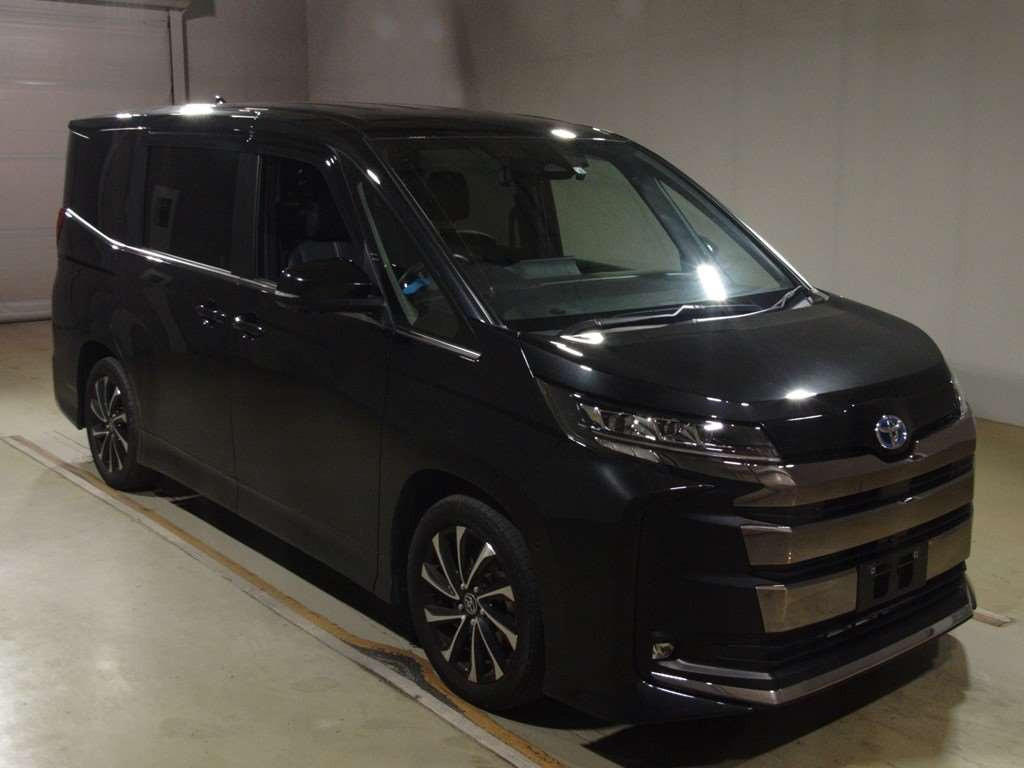 2022 Toyota Noah ZWR90W[2]