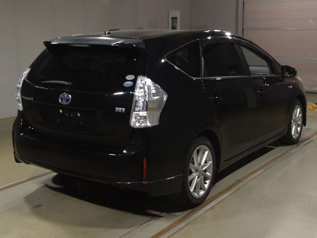 2013 Toyota Prius alpha ZVW41W[1]