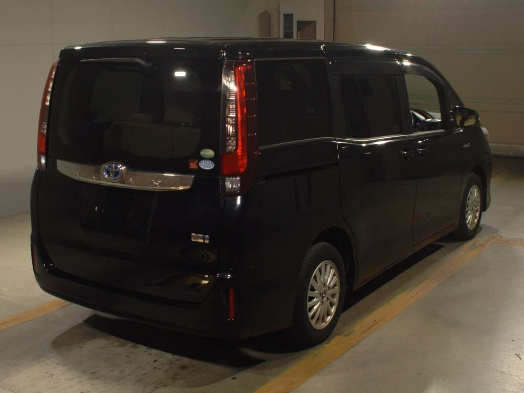 2014 Toyota Noah ZWR80G[1]