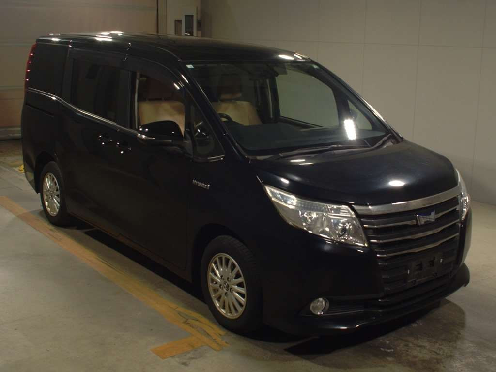 2014 Toyota Noah ZWR80G[2]