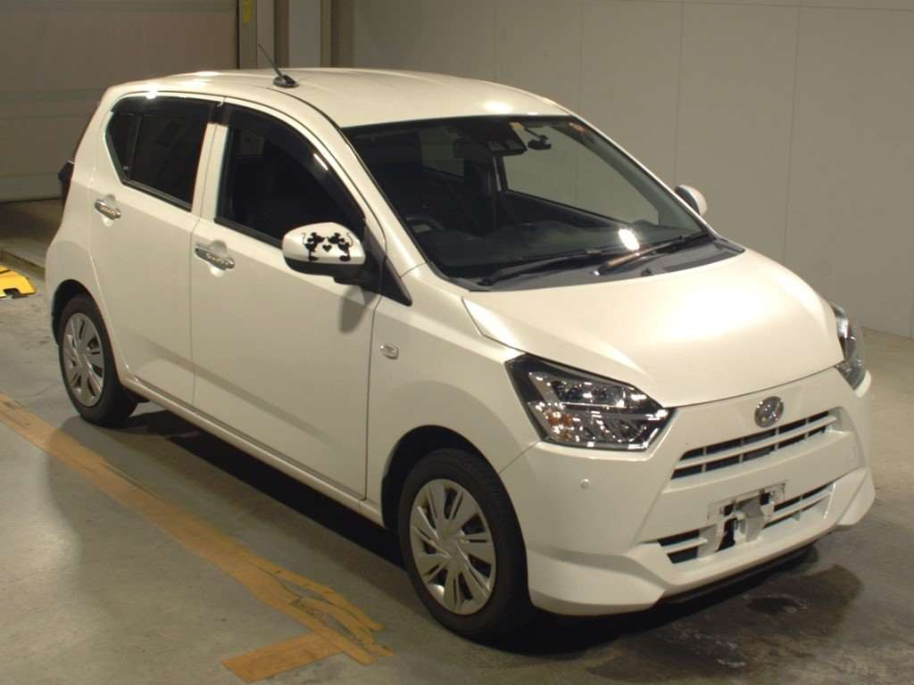 2017 Daihatsu Mira es LA350S[2]