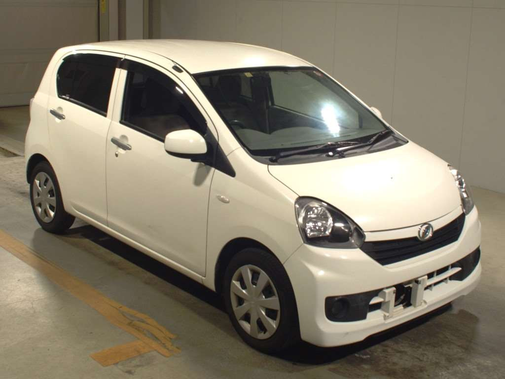 2015 Daihatsu Mira es LA300S[2]