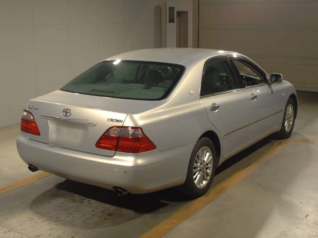 2005 Toyota Crown GRS182[1]