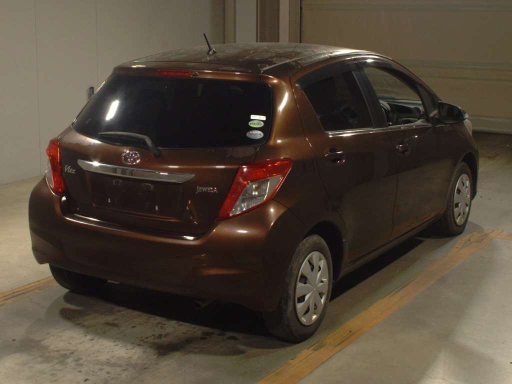 2013 Toyota Vitz NSP130[1]