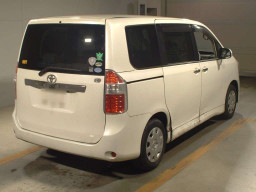 2010 Toyota Noah