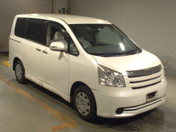 2010 Toyota Noah