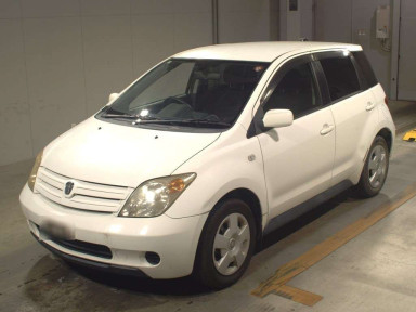 2004 Toyota IST