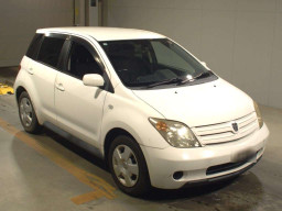 2004 Toyota IST