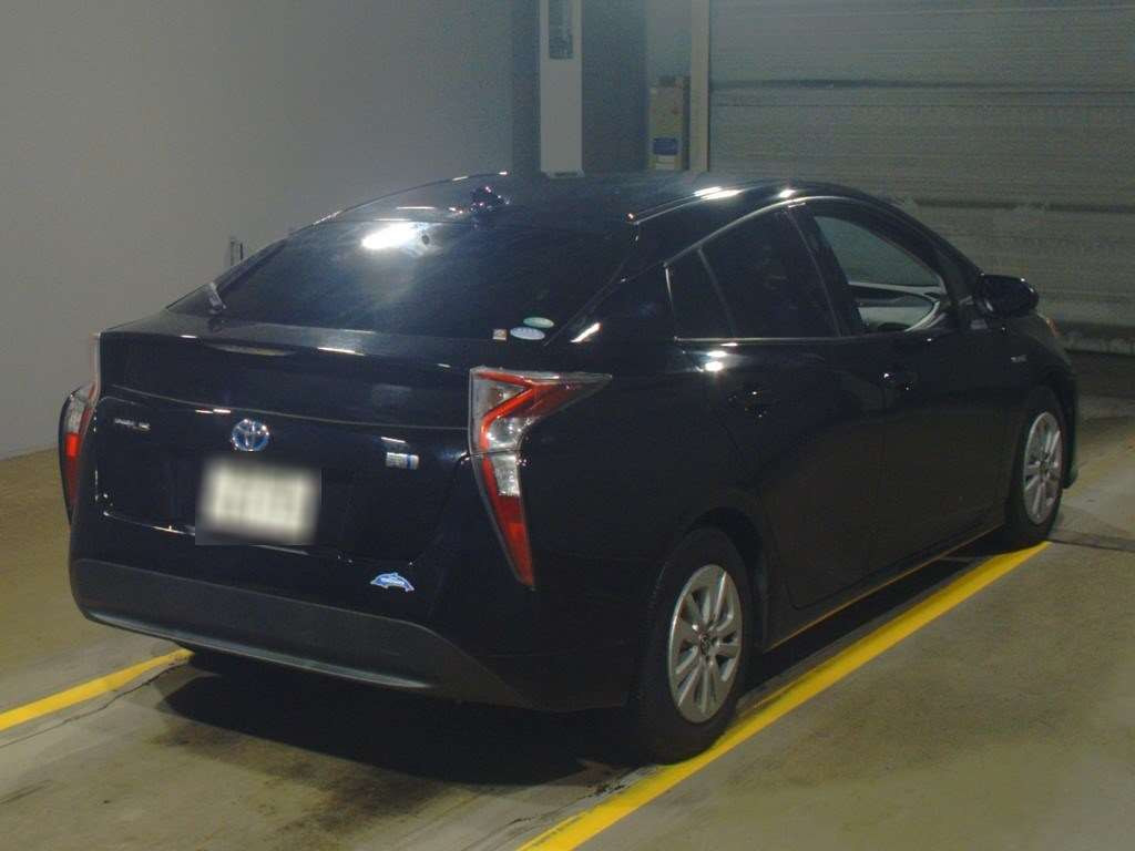 2016 Toyota Prius ZVW50[1]