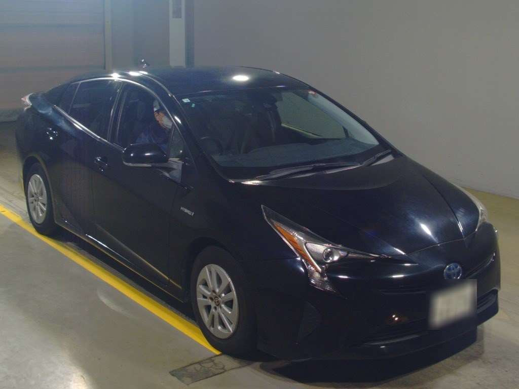 2016 Toyota Prius ZVW50[2]