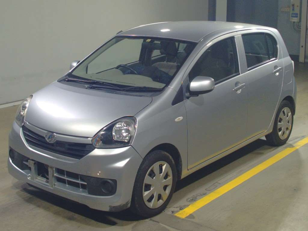 2015 Daihatsu Mira es LA300S[0]