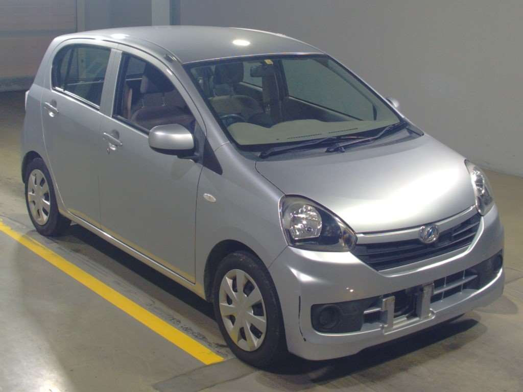 2015 Daihatsu Mira es LA300S[2]