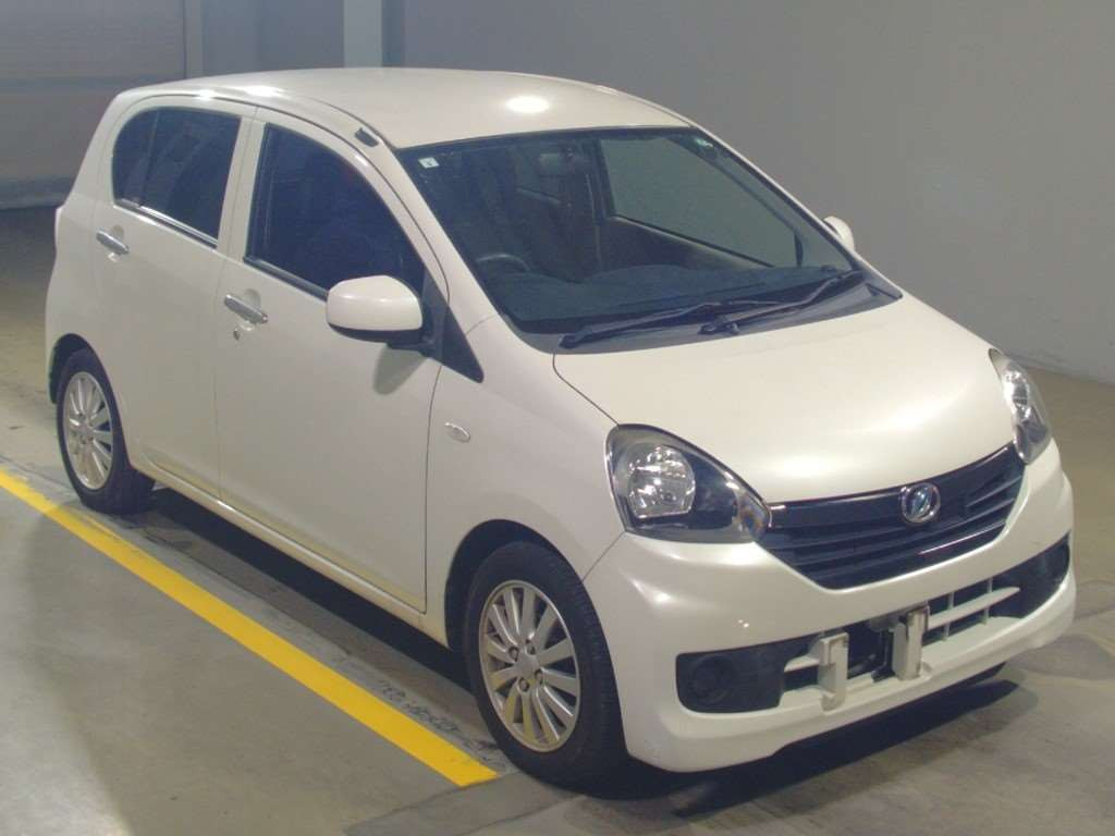 2015 Daihatsu Mira es LA300S[2]