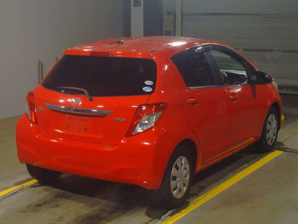 2011 Toyota Vitz NSP130[1]