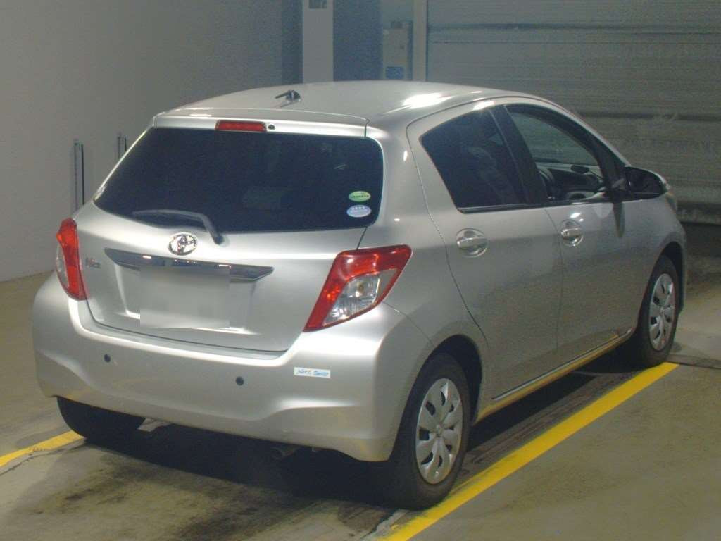 2013 Toyota Vitz NSP130[1]