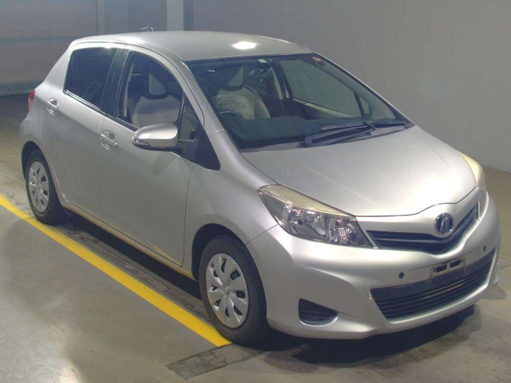 2013 Toyota Vitz NSP130[2]