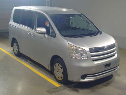 2010 Toyota Noah