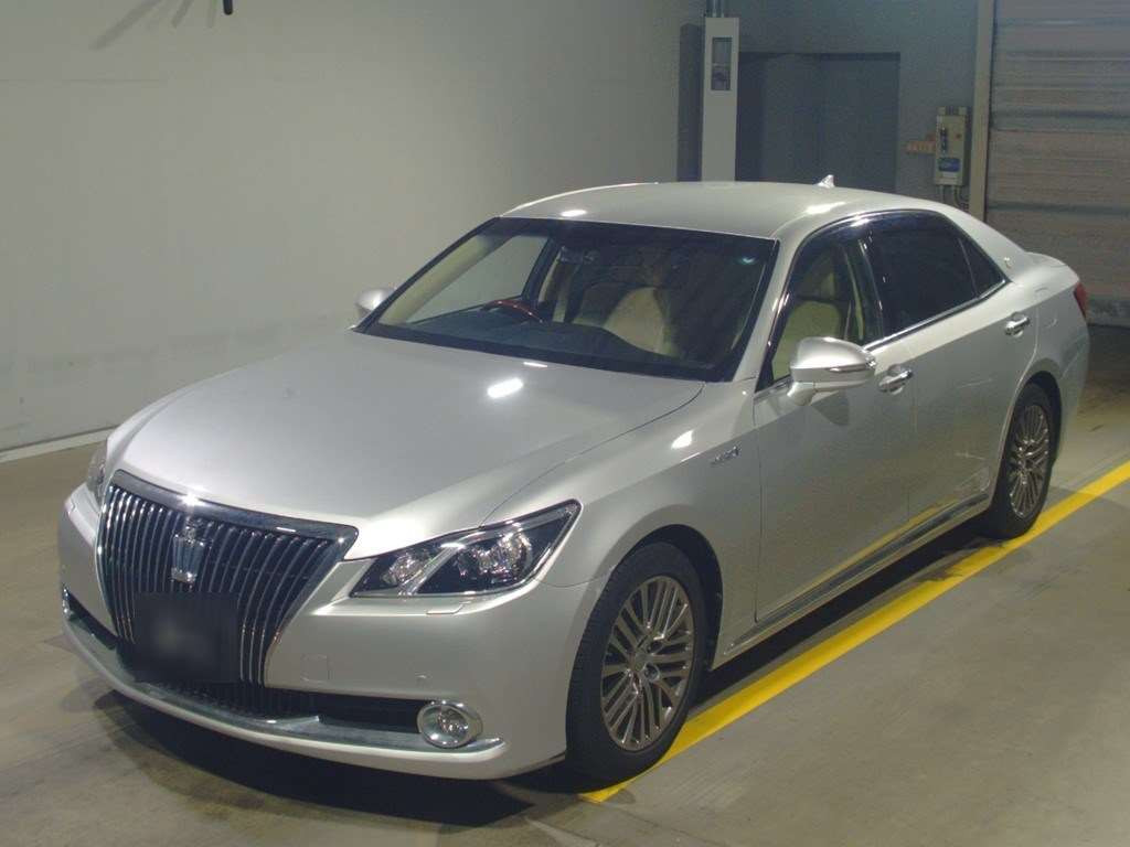 2014 Toyota Crown Majesta GWS214[0]