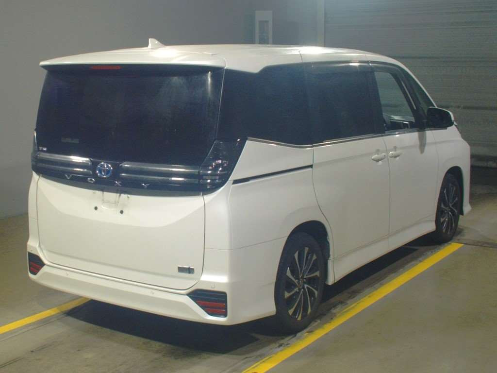 2022 Toyota Voxy ZWR90W[1]