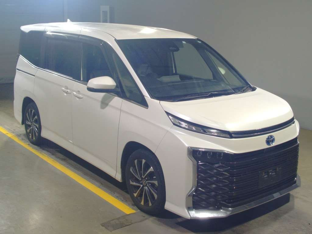 2022 Toyota Voxy ZWR90W[2]